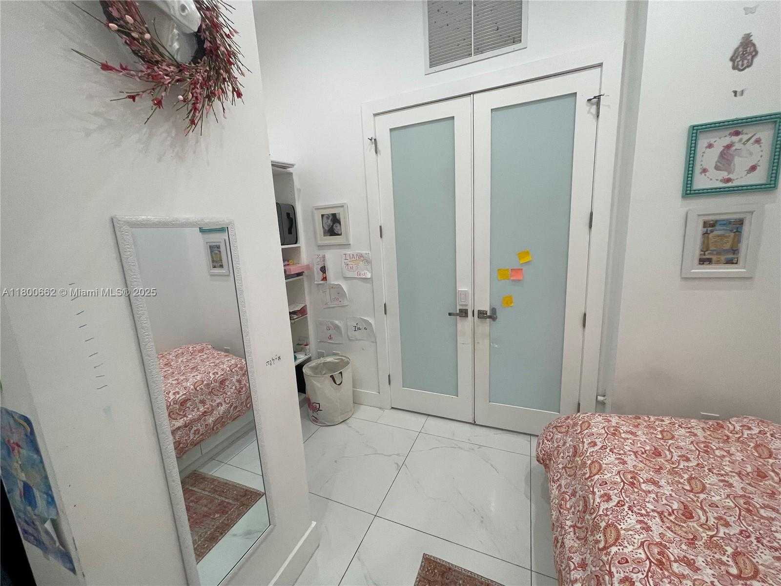 Small Image of 2751 #208N, Hollywood Number 29