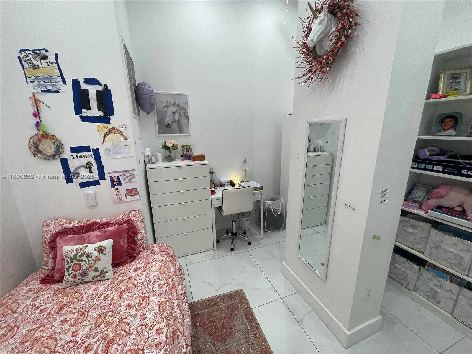 Small Image of 2751 #208N, Hollywood Number 30
