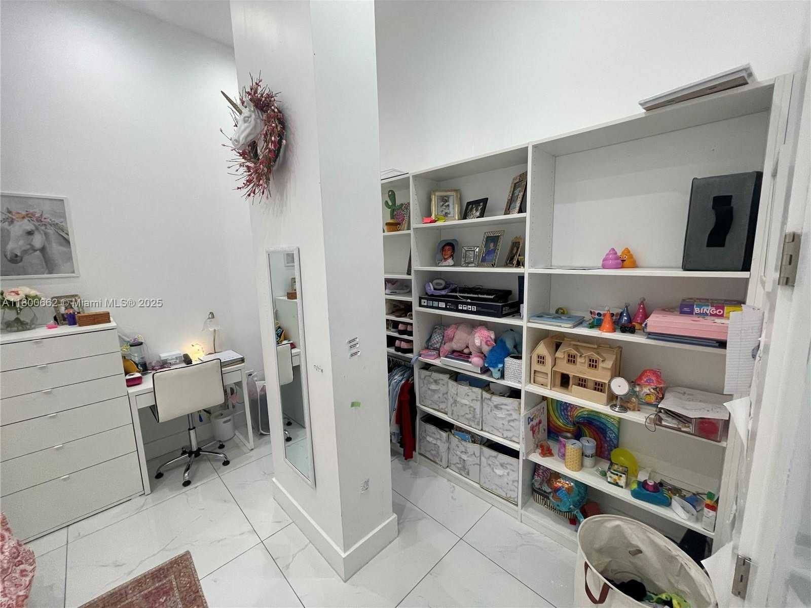 Small Image of 2751 #208N, Hollywood Number 32