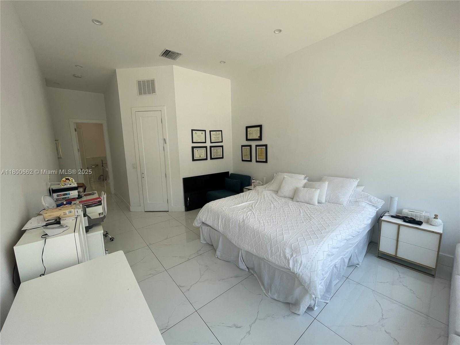 Small Image of 2751 #208N, Hollywood Number 35