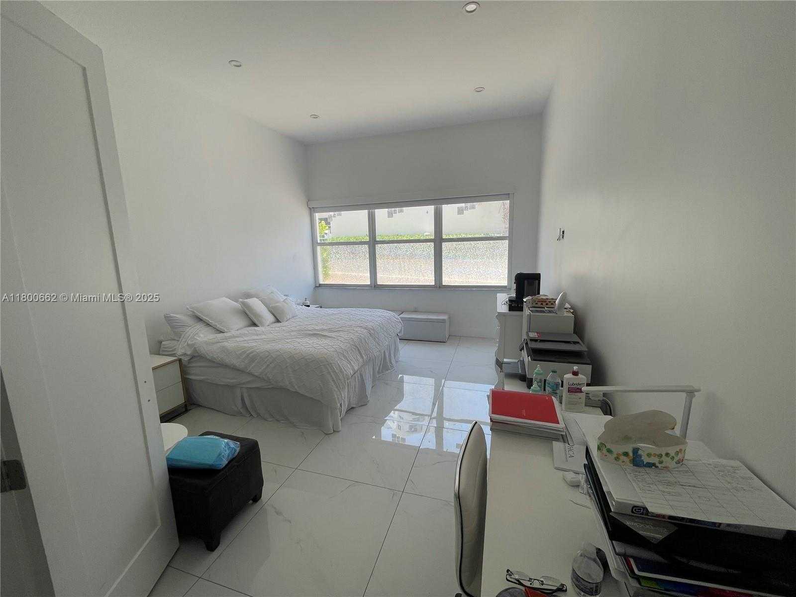 Small Image of 2751 #208N, Hollywood Number 36