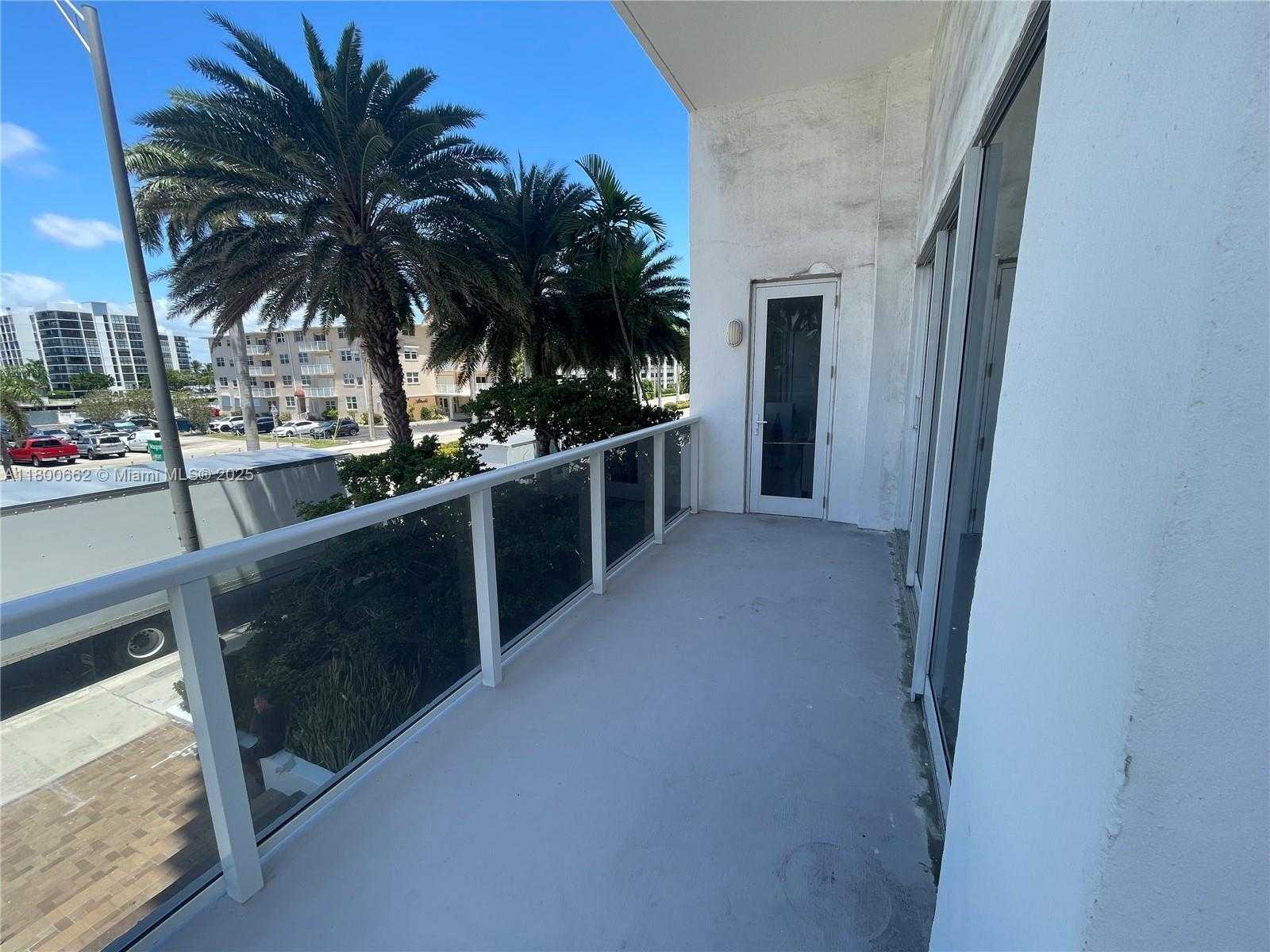 Small Image of 2751 #208N, Hollywood Number 5