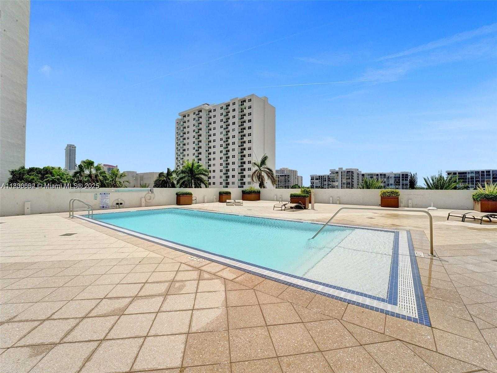Small Image of 2751 #208N, Hollywood Number 51