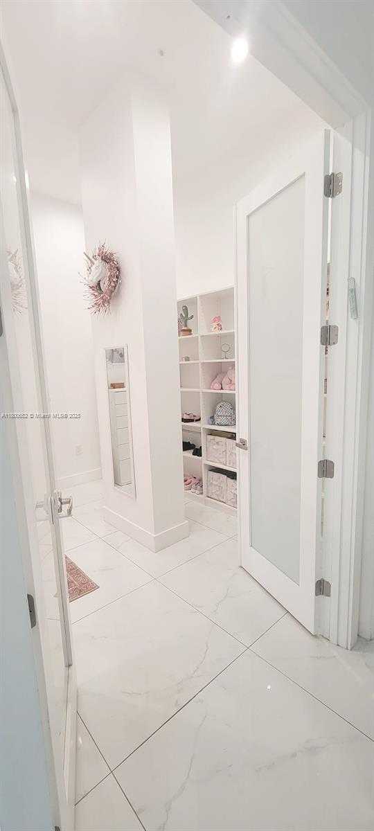Small Image of 2751 #208N, Hollywood Number 58