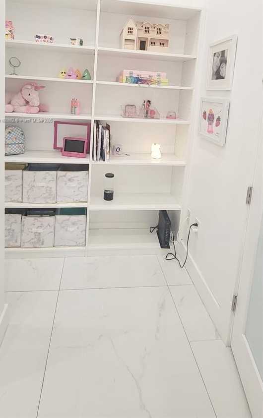 Small Image of 2751 #208N, Hollywood Number 60