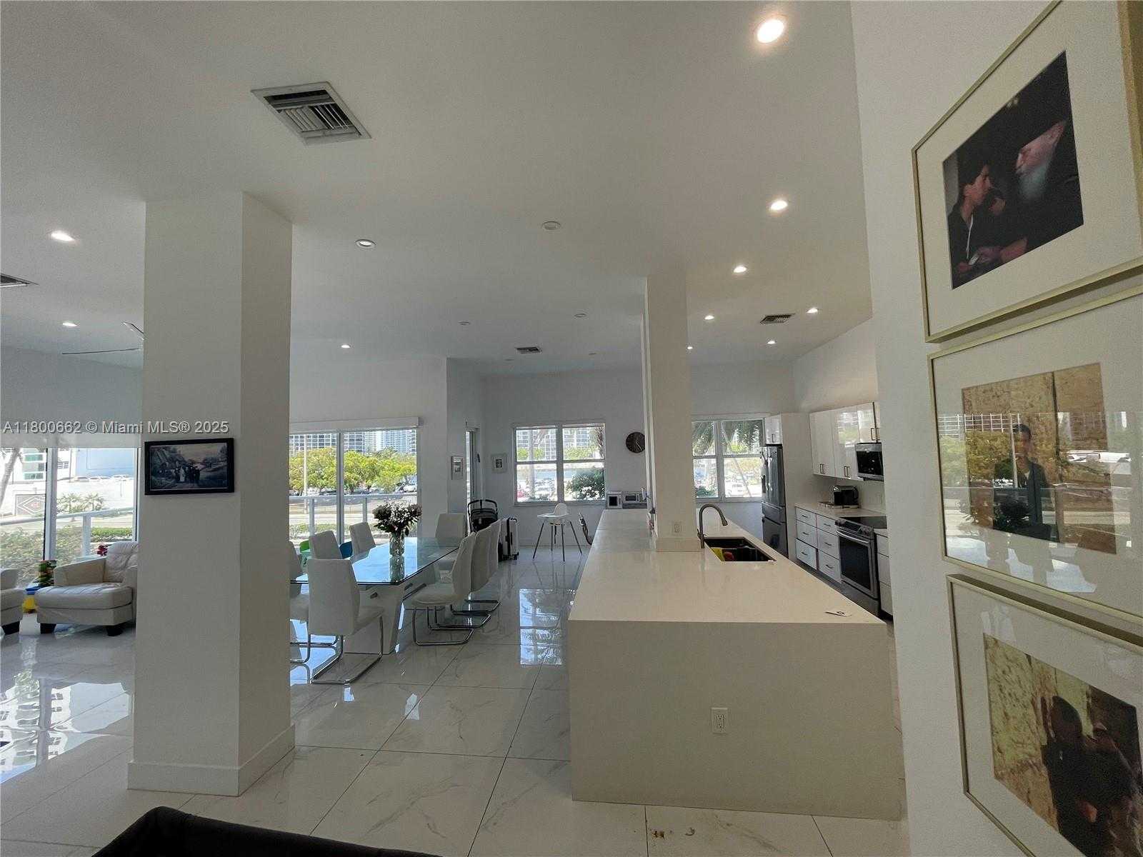 Small Image of 2751 #208N, Hollywood Number 8