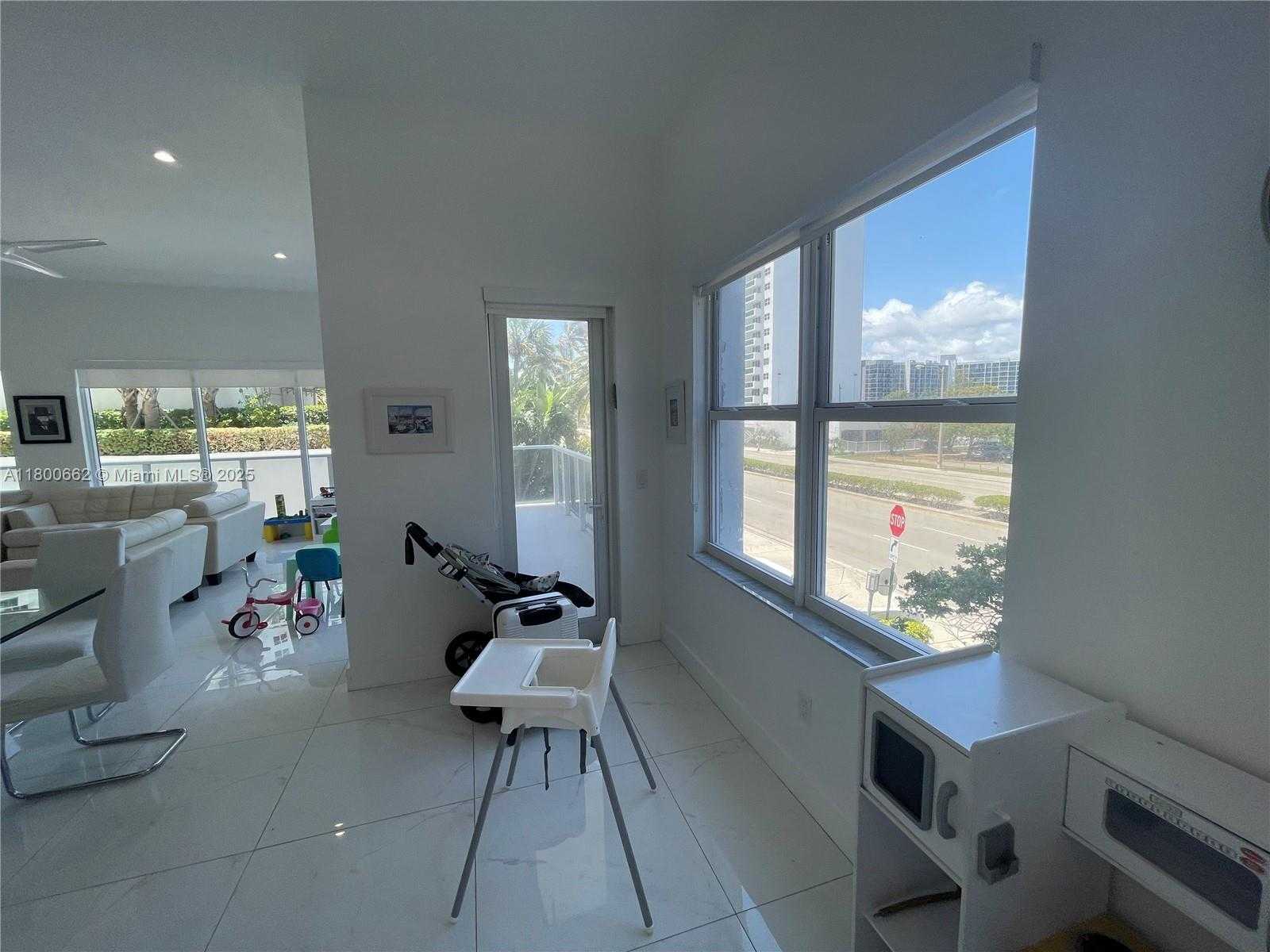 Small Image of 2751 #208N, Hollywood Number 9