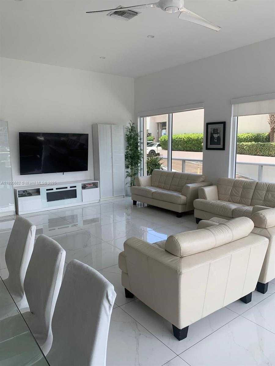 Small Image of Hollywood Number 90