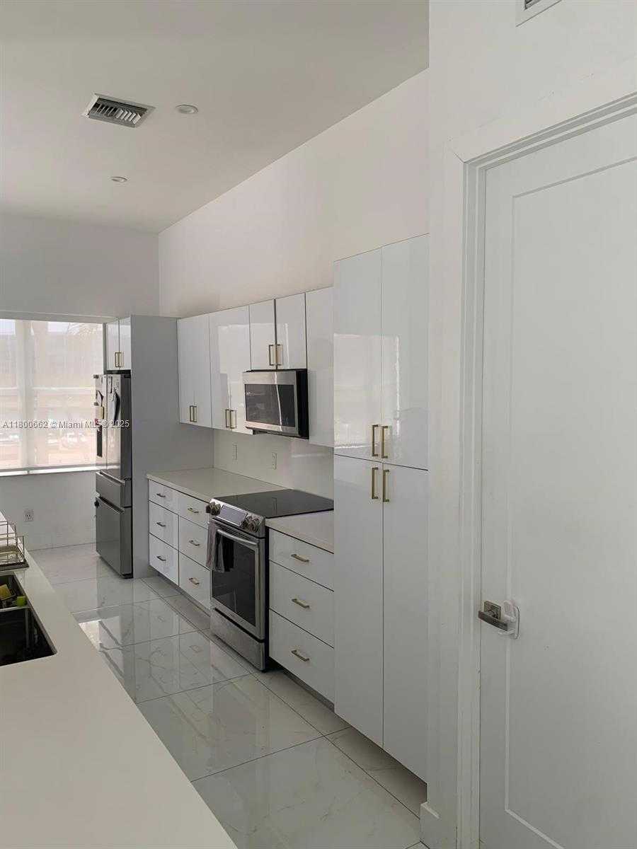Small Image of Hollywood Number 93