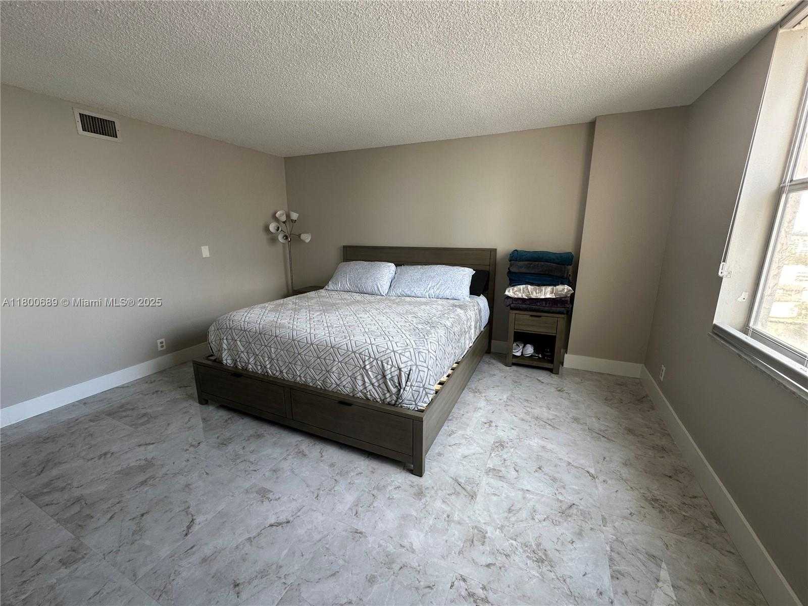 Small Image of 1865 SOUTH OCEAN DR #17C, Hallandale Beach Number 19