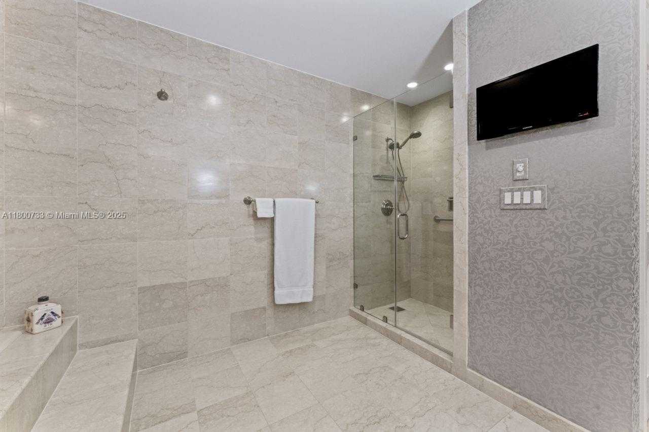 Small Image of 5266 FISHER ISLAND DR #5266, Miami Beach Number 21
