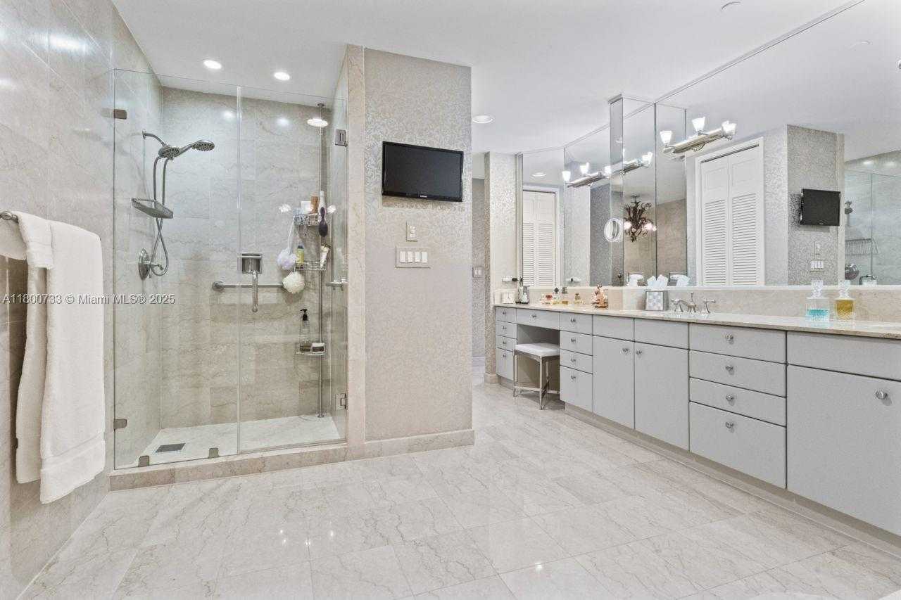 Small Image of 5266 FISHER ISLAND DR #5266, Miami Beach Number 23