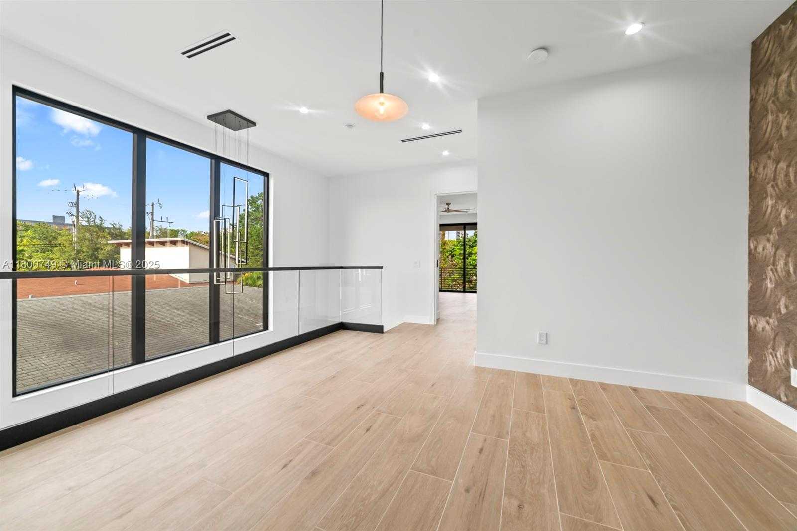 Small Image of 1812 MIAMI RD, Fort Lauderdale Number 16