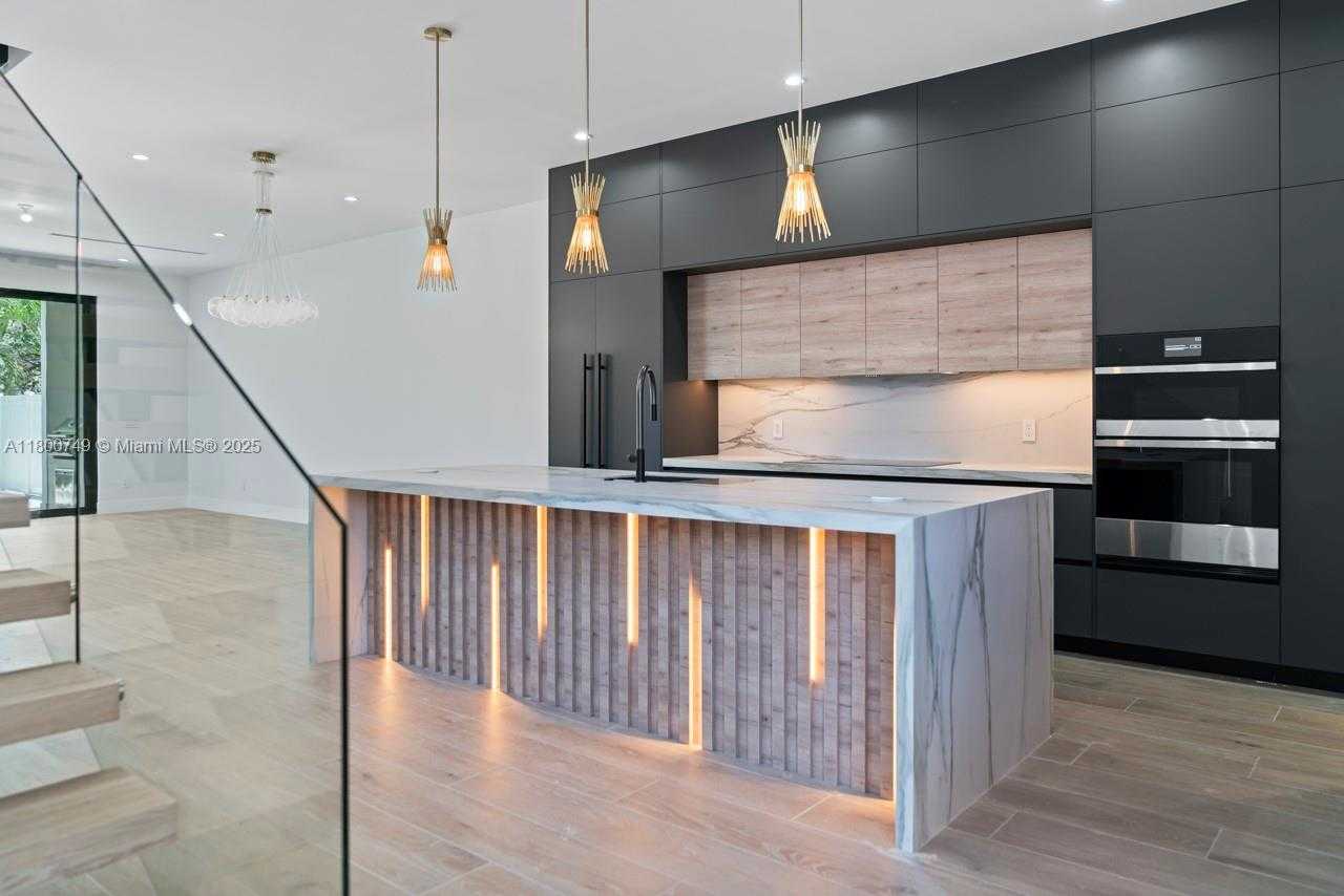 Small Image of 1812 MIAMI RD, Fort Lauderdale Number 4