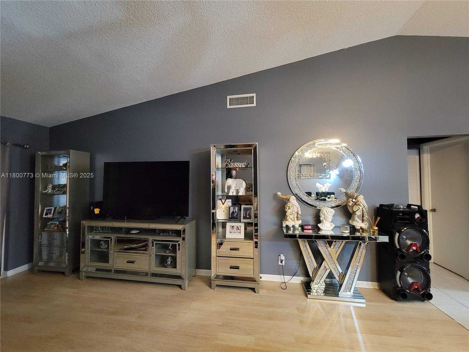 Small Image of 1025 GREEN PINE BLVD #B, West Palm Beach Number 17