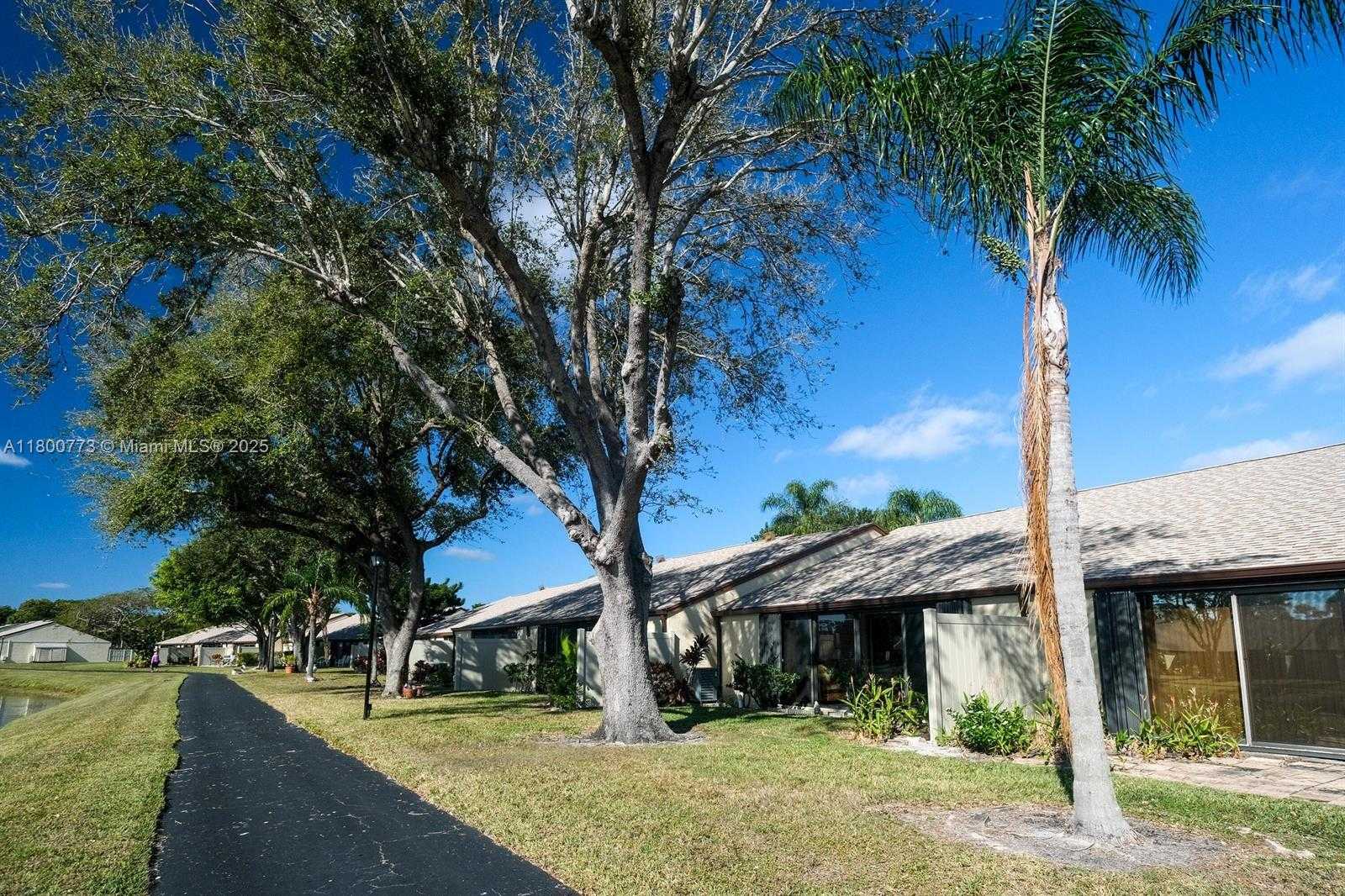 Small Image of 1025 GREEN PINE BLVD #B, West Palm Beach Number 40
