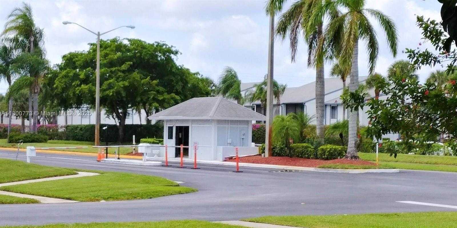 Small Image of 1025 GREEN PINE BLVD #B, West Palm Beach Number 47
