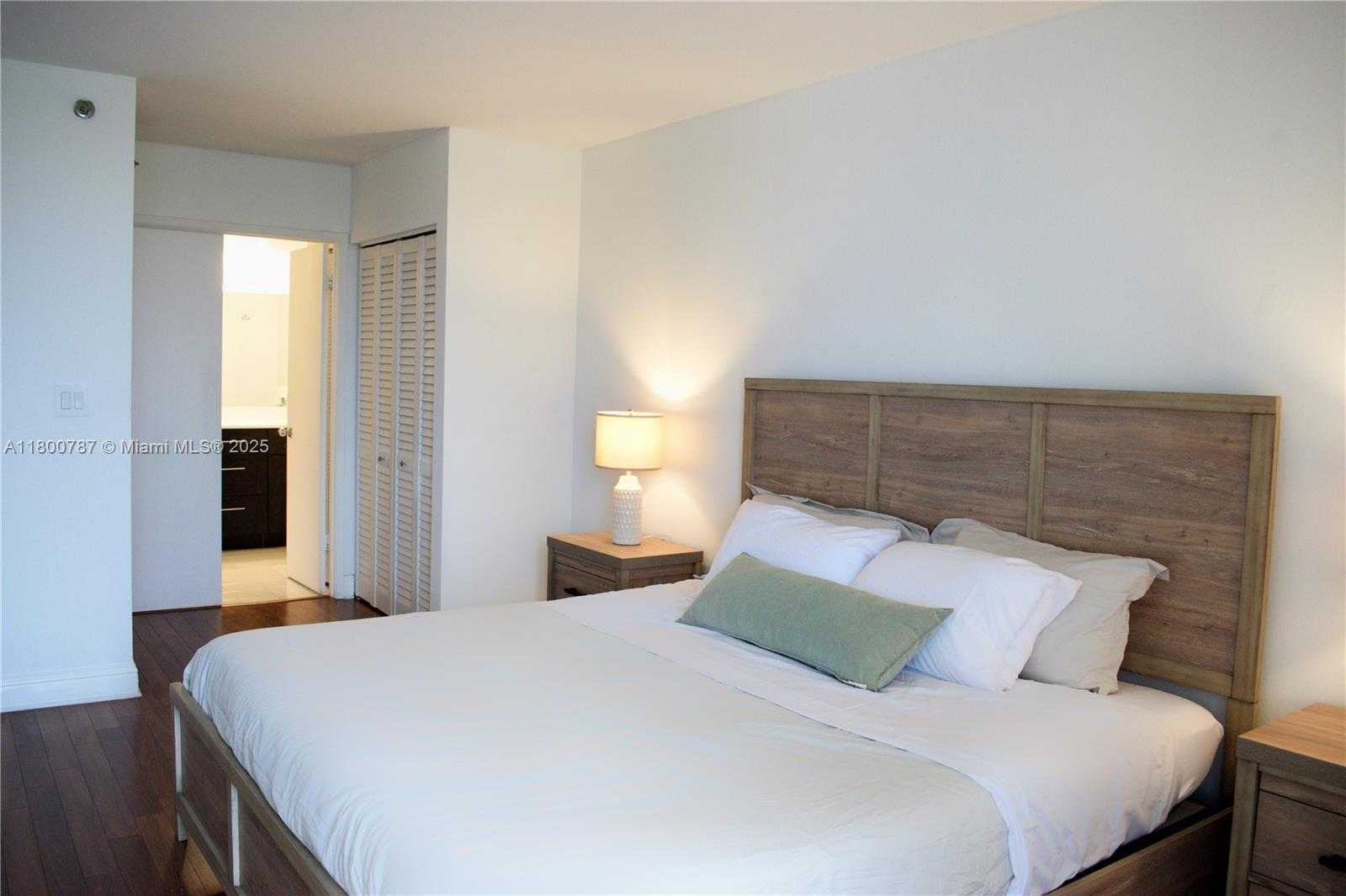 Small Image of 3300 NE 192 St, Aventura, FL 33180, USA Number 11