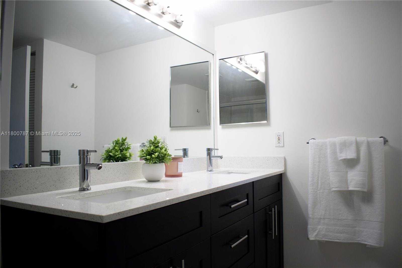 Small Image of 3300 NE 192 St, Aventura, FL 33180, USA Number 13