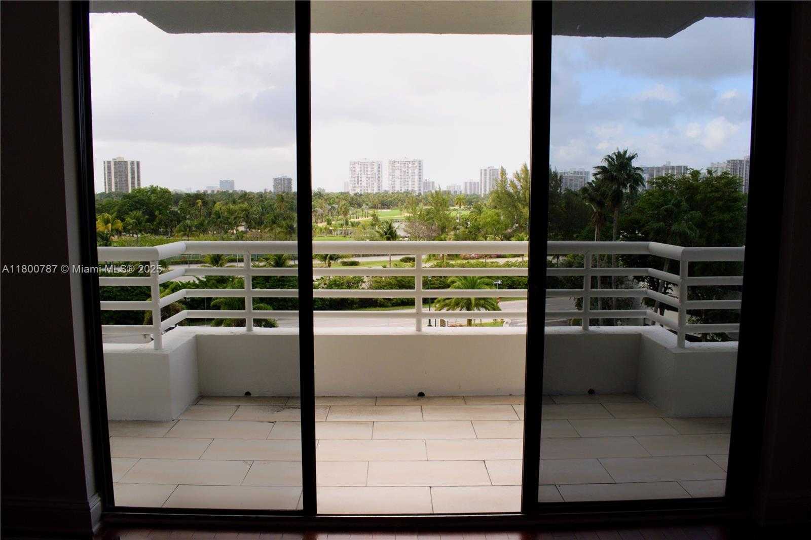 Small Image of 3300 NE 192 St, Aventura, FL 33180, USA Number 15