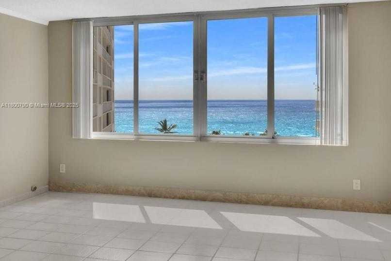 Small Image of 5401 COLLINS AVE #428, Miami Beach Number 3