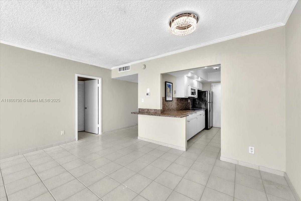 Small Image of 5401 COLLINS AVE #428, Miami Beach Number 5