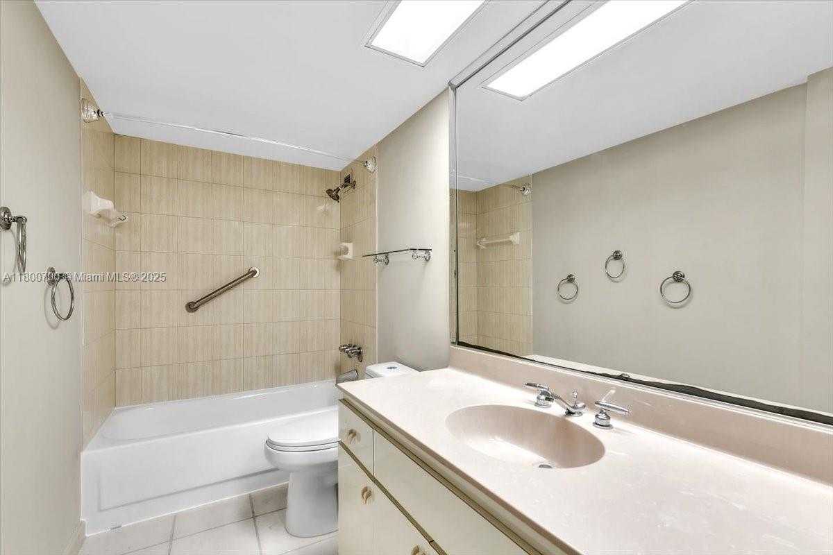 Small Image of 5401 COLLINS AVE #428, Miami Beach Number 7