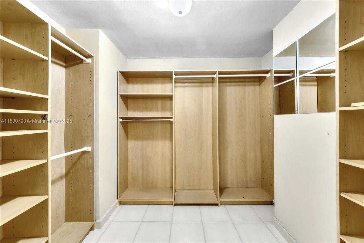 Small Image of 5401 COLLINS AVE #428, Miami Beach Number 8