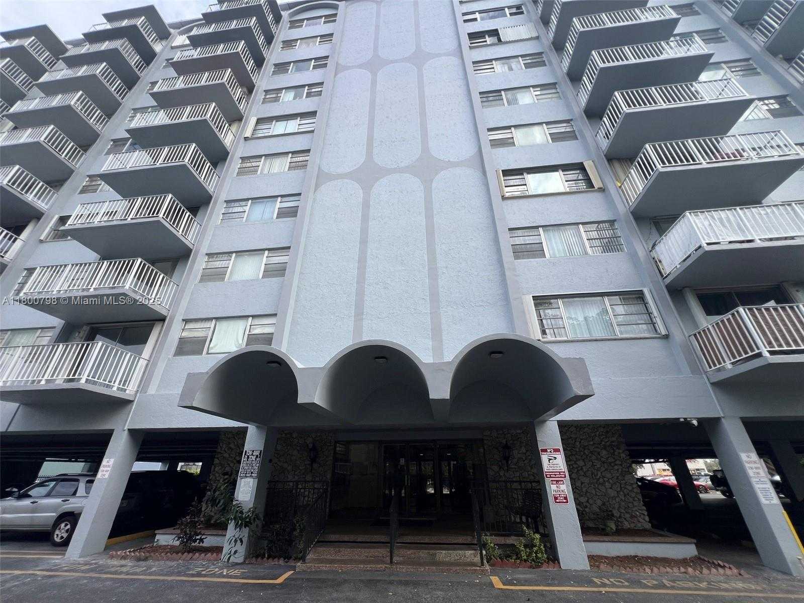 Small Image of 1470 NORTH EAST 125TH TER #810, North Miami Number 4