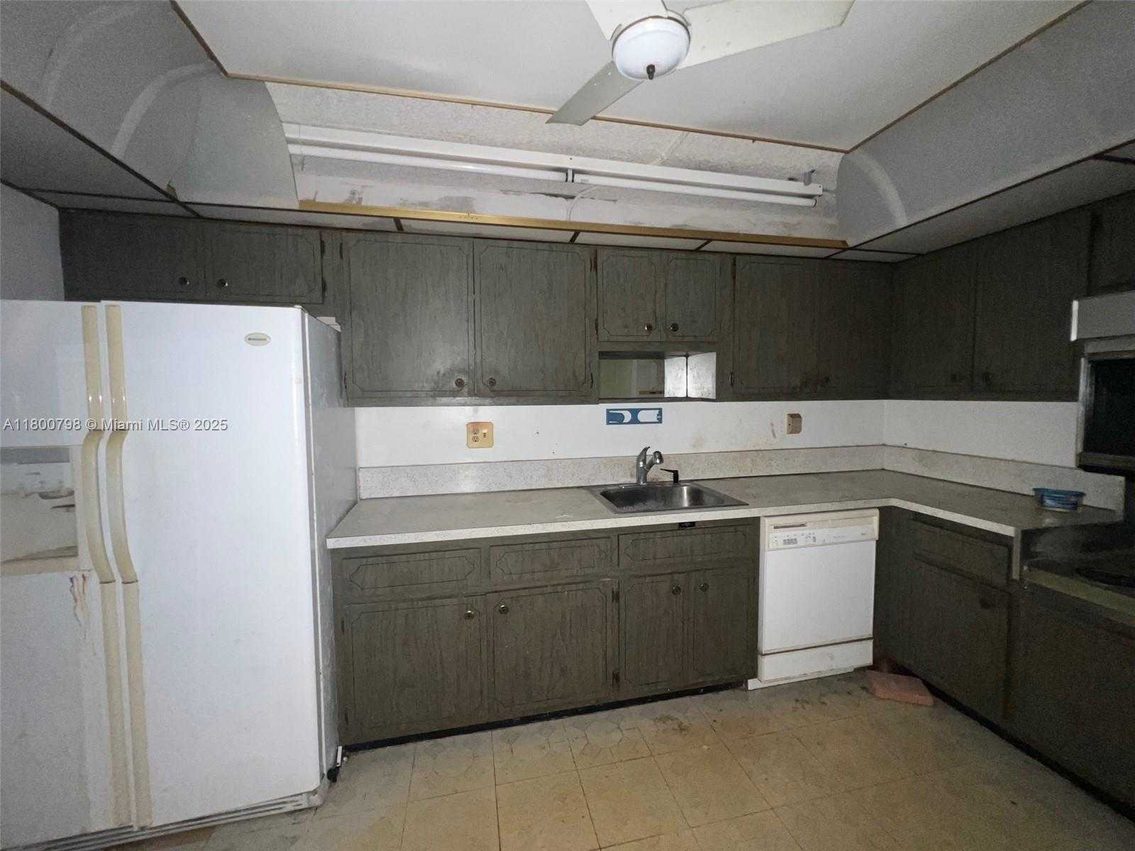 Small Image of 1470 NORTH EAST 125TH TER #810, North Miami Number 6