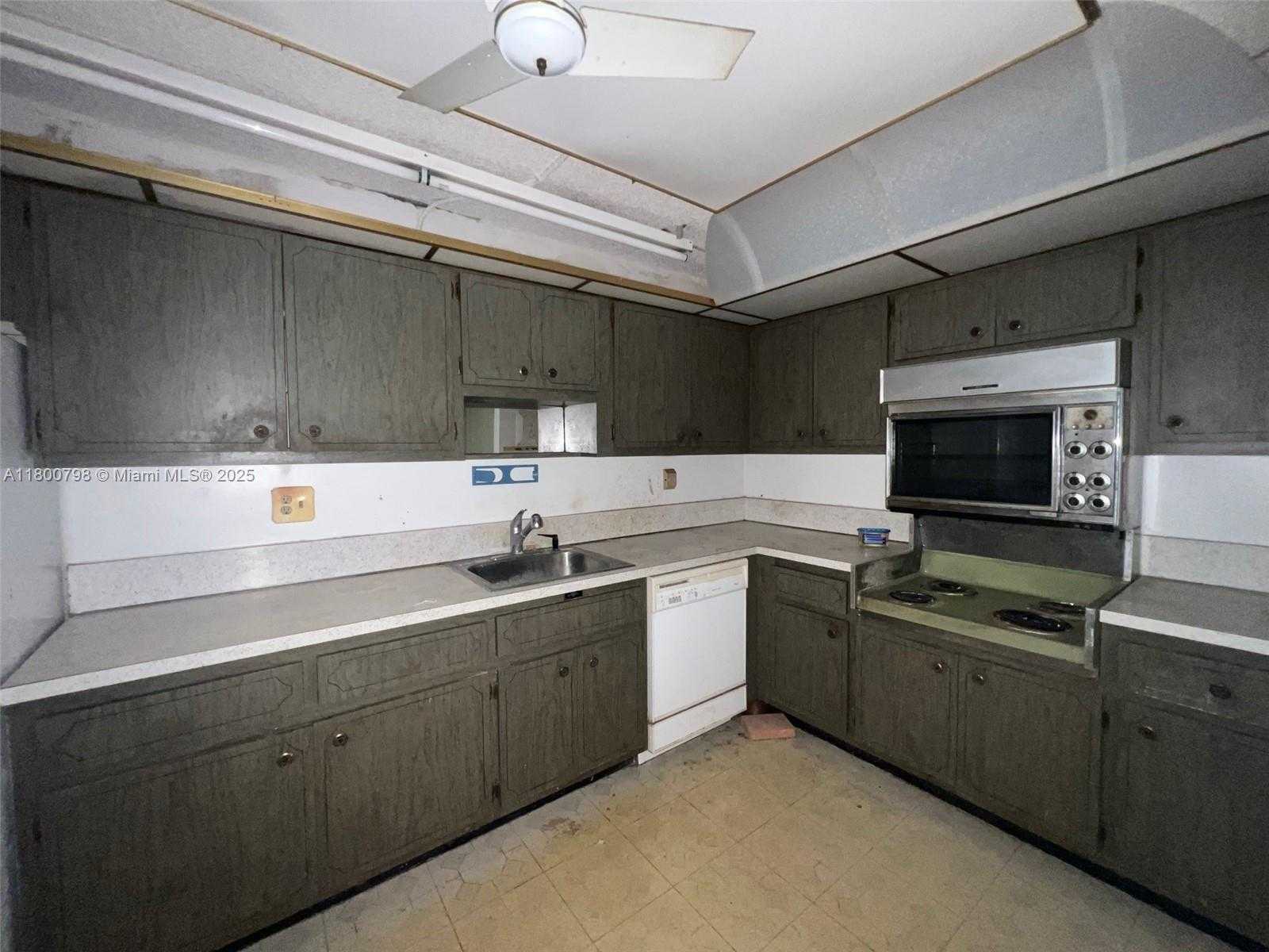 Small Image of 1470 NORTH EAST 125TH TER #810, North Miami Number 7