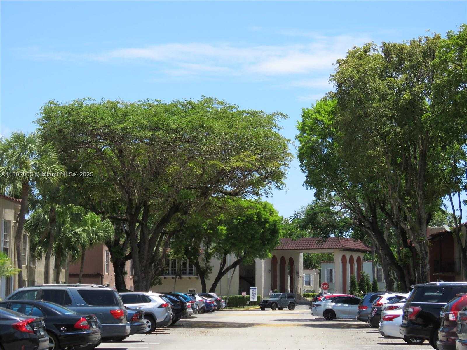 Small Image of 10822 NORTH KENDALL DR #S14, Miami Number 32