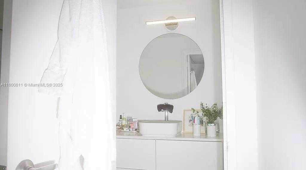 Small Image of 3 ISLAND AVE #12J, Miami Beach Number 10