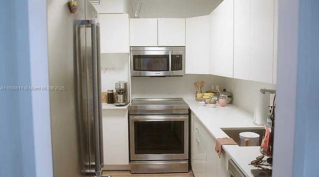 Small Image of 3 ISLAND AVE #12J, Miami Beach Number 7
