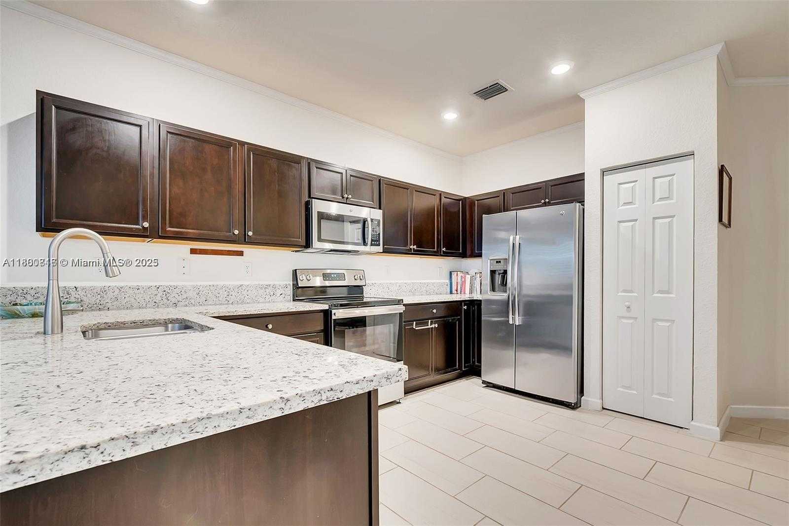 Small Image of 15073 SOUTH WEST 119TH LN, Miami Number 11