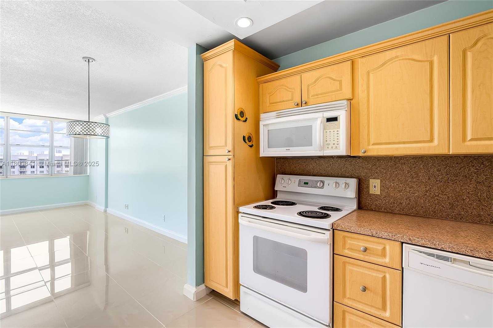 Small Image of 2025 NORTH EAST 164TH ST #907, North Miami Beach Number 14