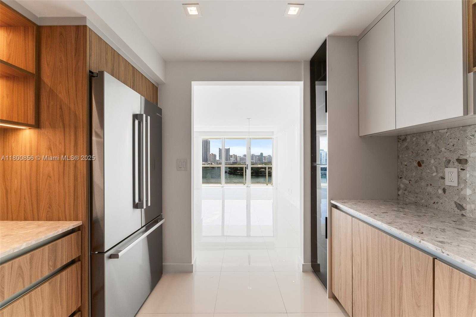 Small Image of 900 BAY DR #904, Miami Beach Number 10