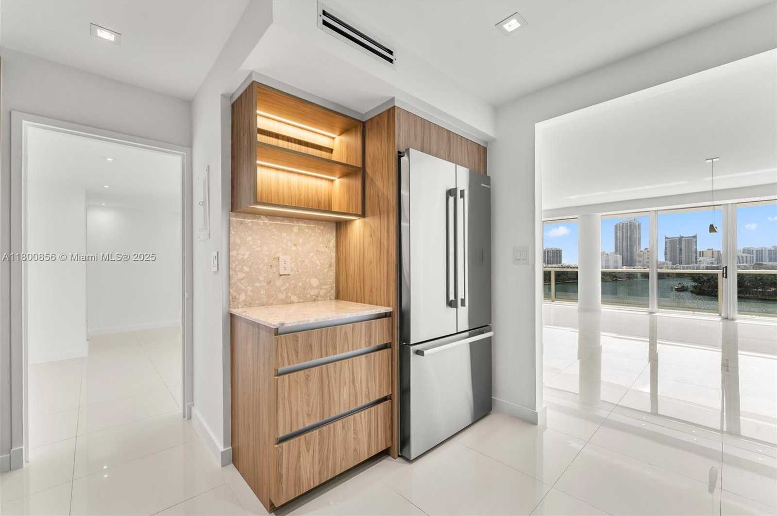 Small Image of 900 BAY DR #904, Miami Beach Number 13