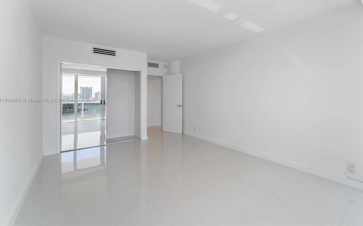 Small Image of 900 BAY DR #904, Miami Beach Number 21