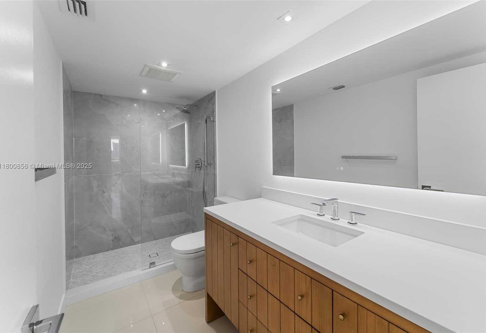 Small Image of 900 BAY DR #904, Miami Beach Number 27