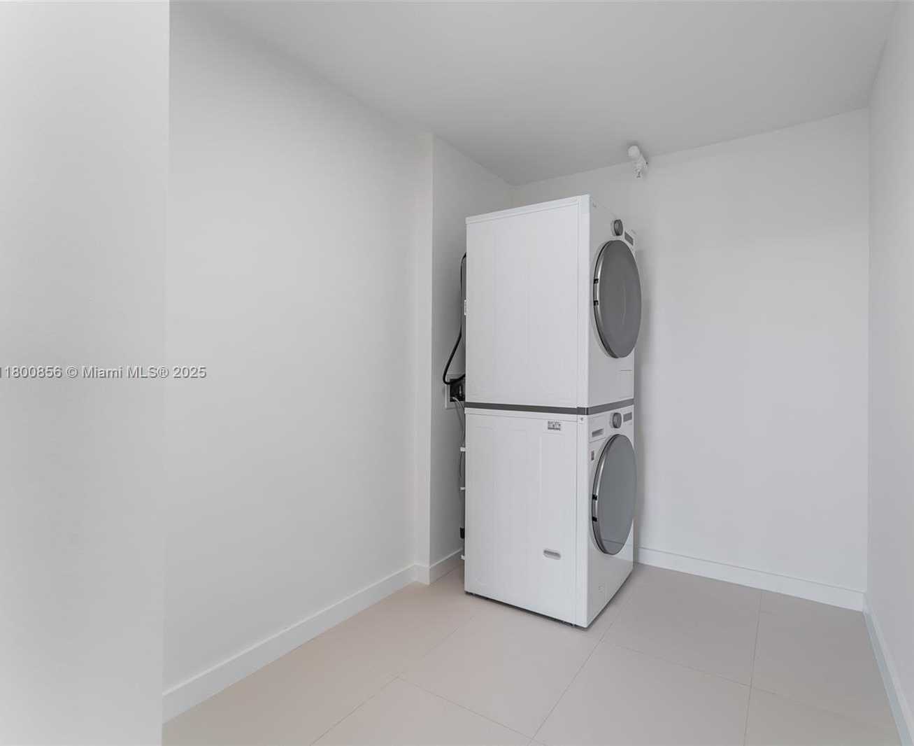 Small Image of 900 BAY DR #904, Miami Beach Number 30