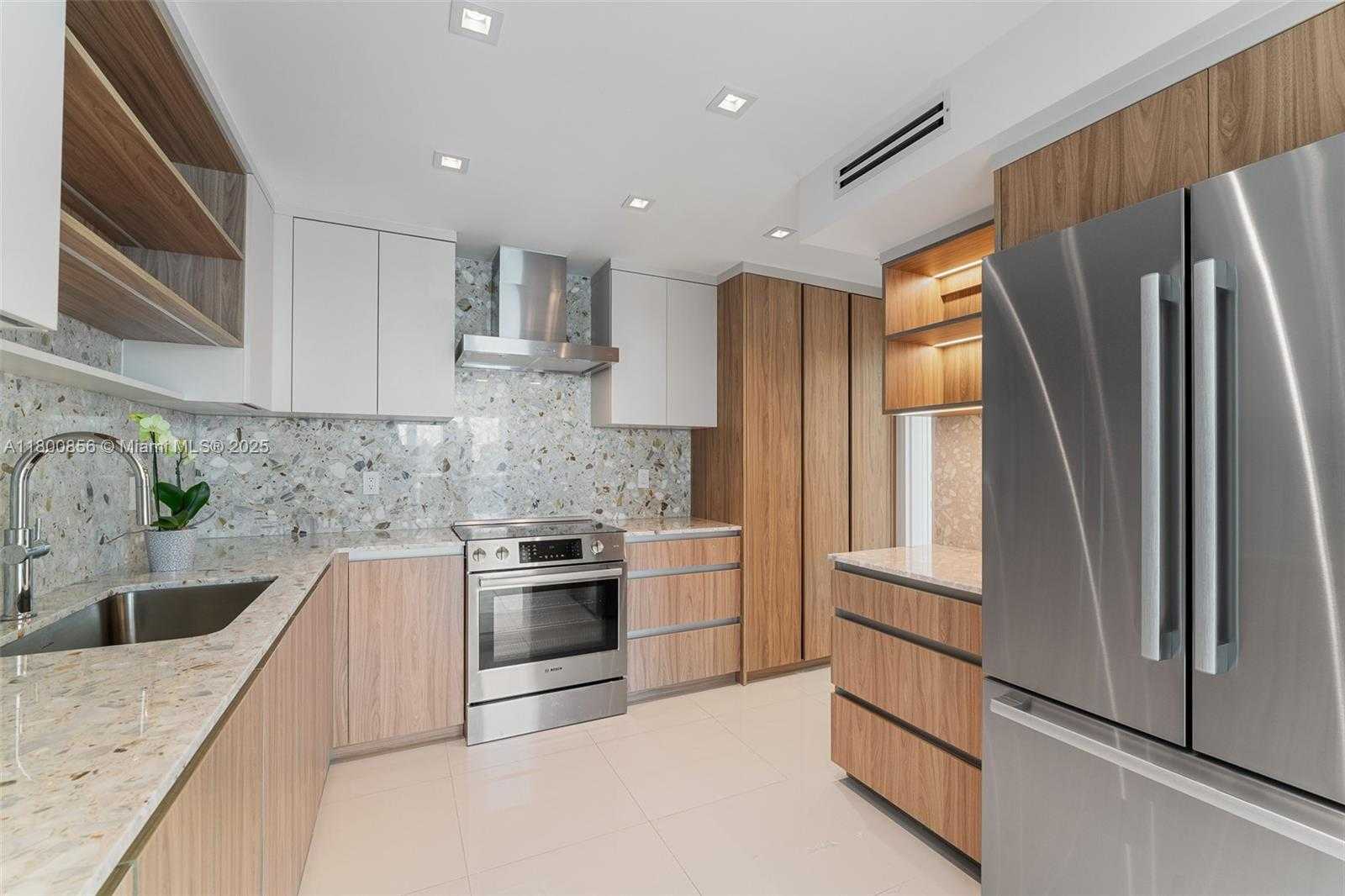 Small Image of 900 BAY DR #904, Miami Beach Number 8