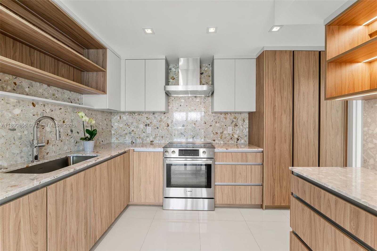 Small Image of 900 BAY DR #904, Miami Beach Number 9