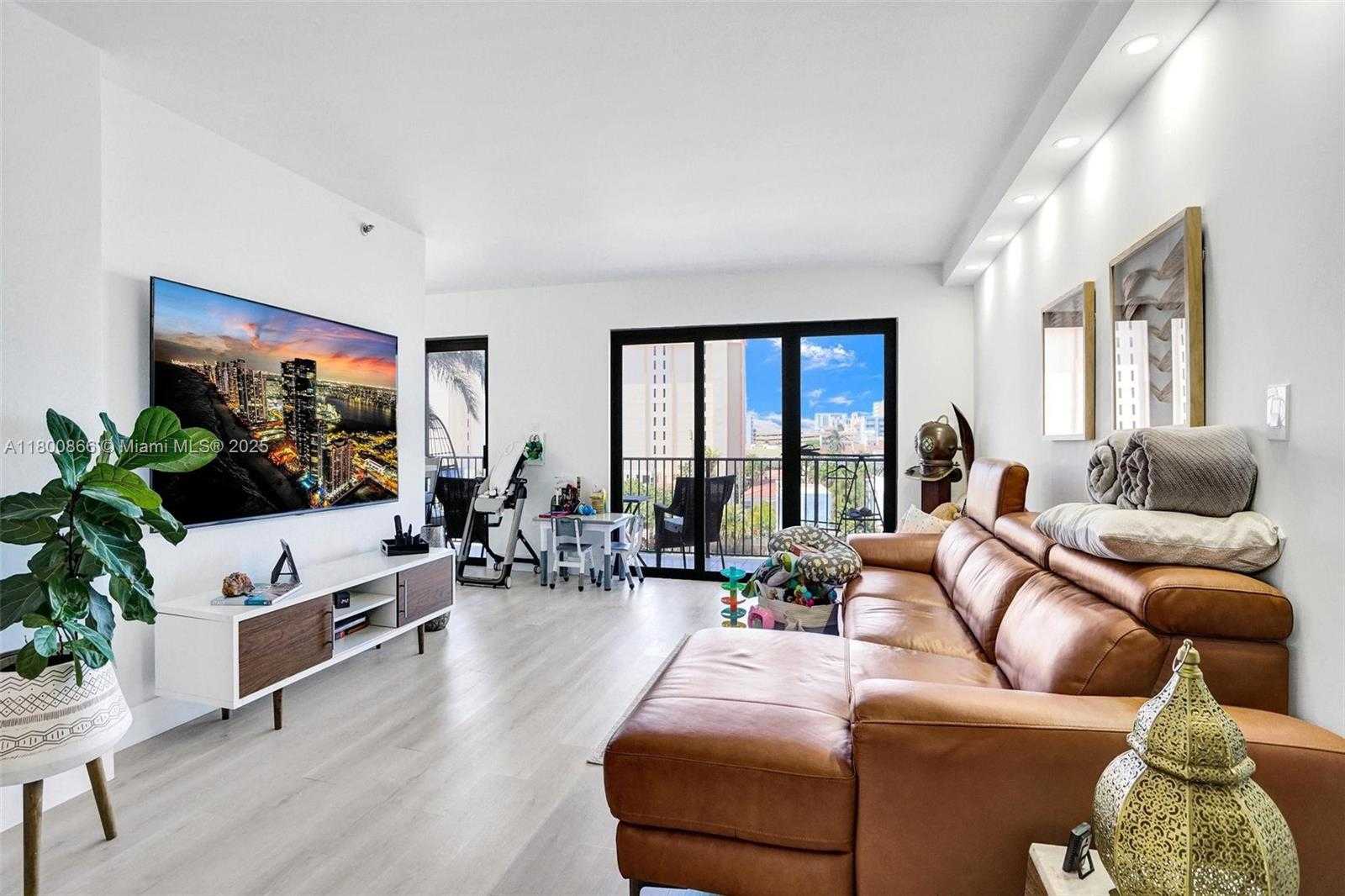 Small Image of 1201 SOUTH OCEAN DR #404N, Hollywood Number 4