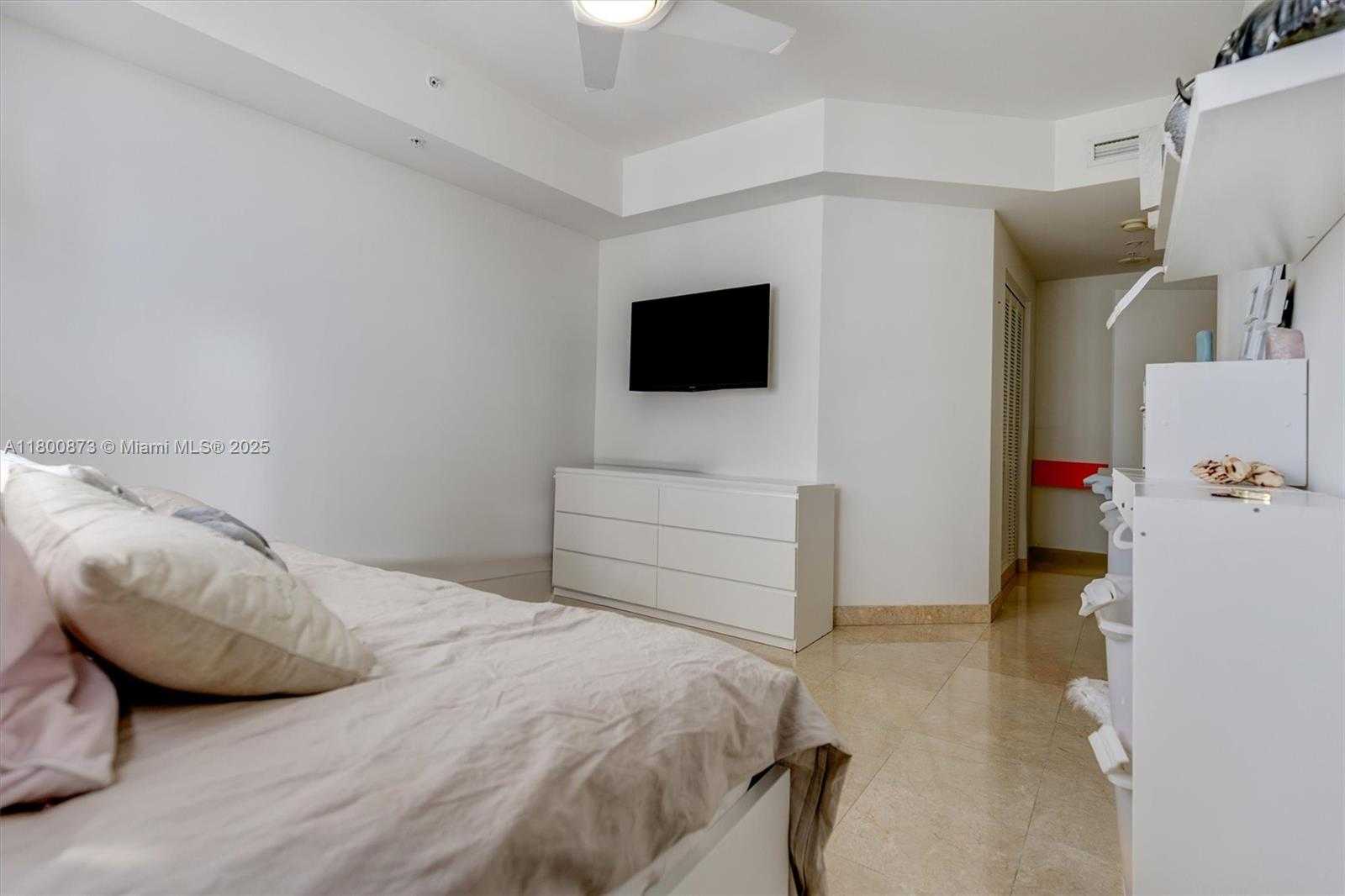 Small Image of 801 BRICKELL KEY BLVD #1503, Miami Number 8