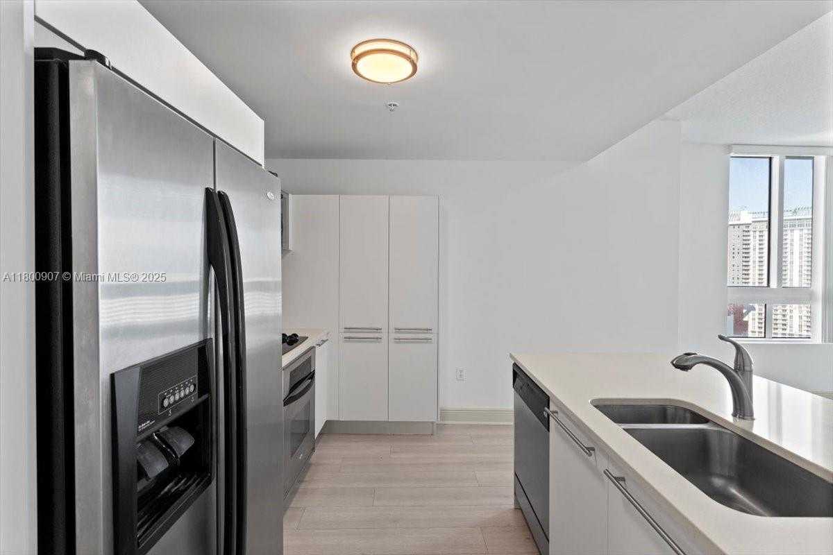 Small Image of 1900 NORTH BAYSHORE DR #1810, Miami Number 12