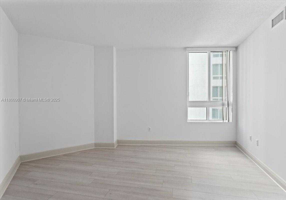 Small Image of 1900 NORTH BAYSHORE DR #1810, Miami Number 14