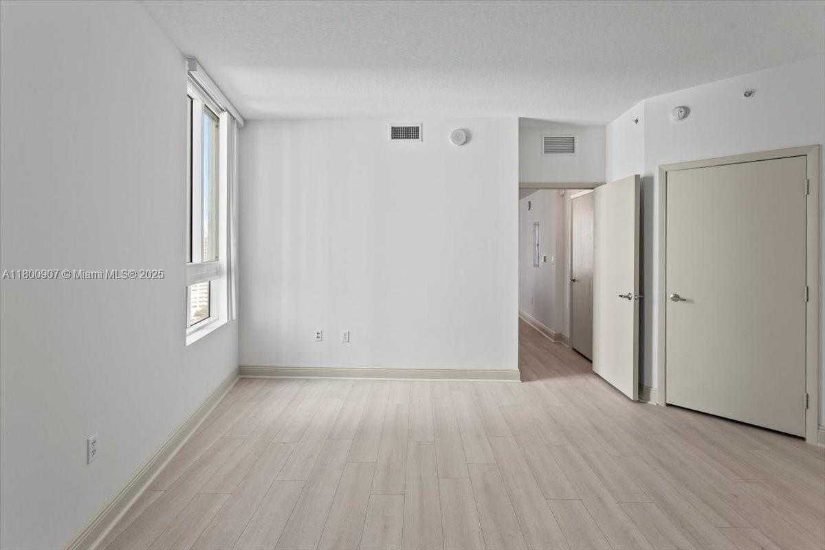 Small Image of 1900 NORTH BAYSHORE DR #1810, Miami Number 15