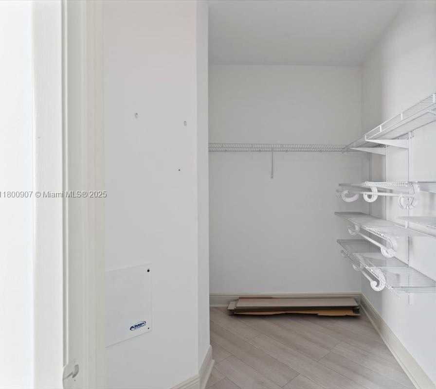 Small Image of 1900 NORTH BAYSHORE DR #1810, Miami Number 17