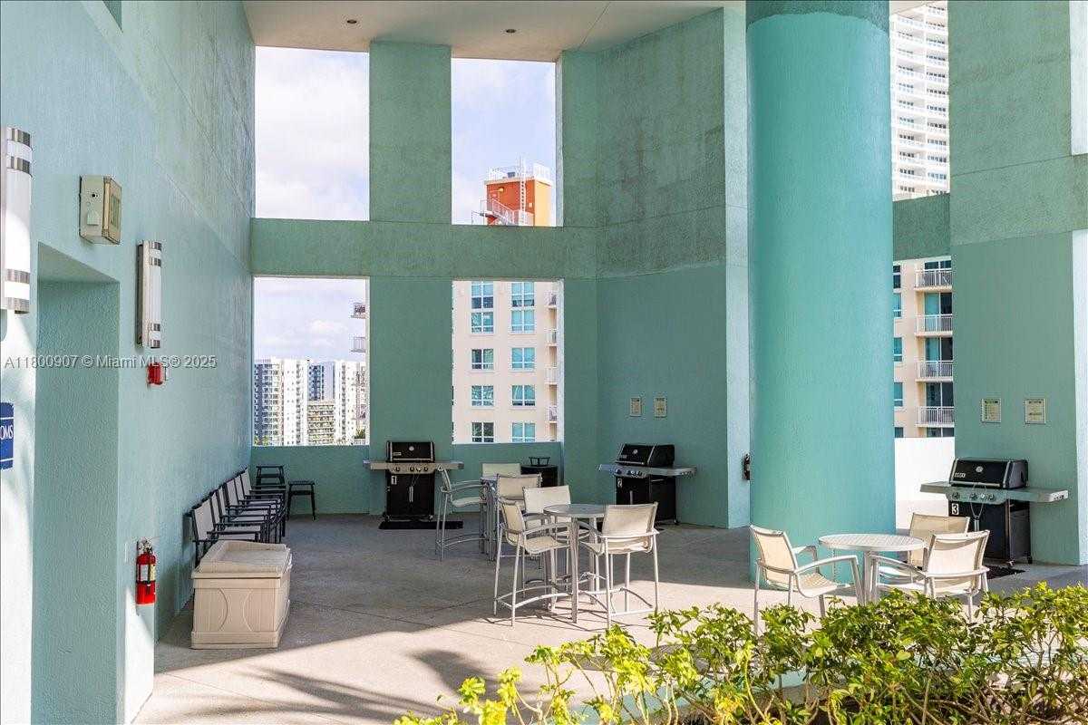 Small Image of 1900 NORTH BAYSHORE DR #1810, Miami Number 29